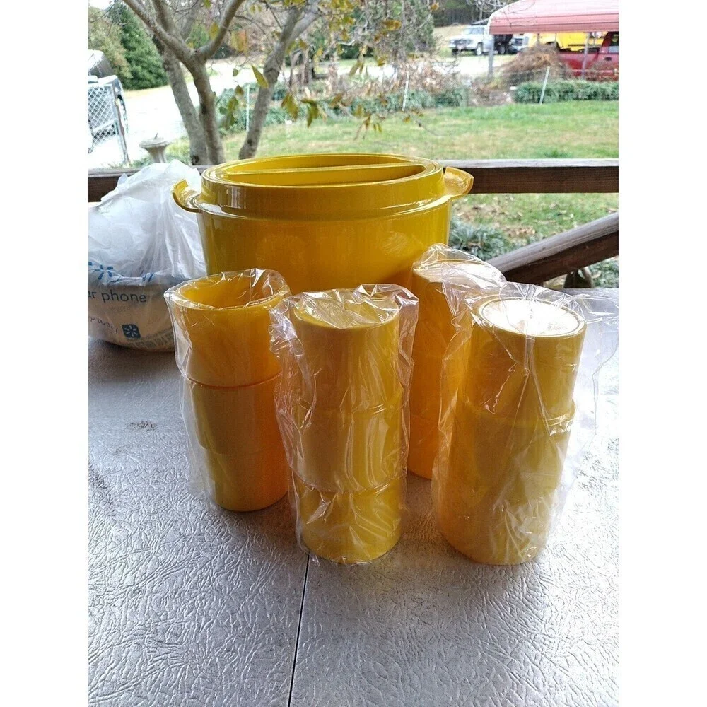 Beacon Volari Pop Ice Bucket and  Set of 8 Cups Yellow Mid Century Modern Drinks